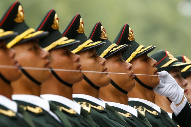 Os guardas de honra chineses se preparam para uma cerimônia de boas-vindas para o presidente Michel Temer, no Grande Salão do Povo em Pequim, na China - 01/09/2017