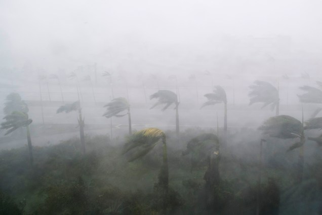 Furacão Irma perde força na Flórida e é rebaixado para categoria 2. Mesmo assim, o fenômeno natural causou estrago ao passar por Florida Keys, em Miami - 11/09/2017