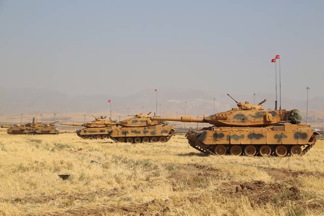 Tanques de guerra na Turquia atravessão a fronteira com Iraque - 18/09/2017