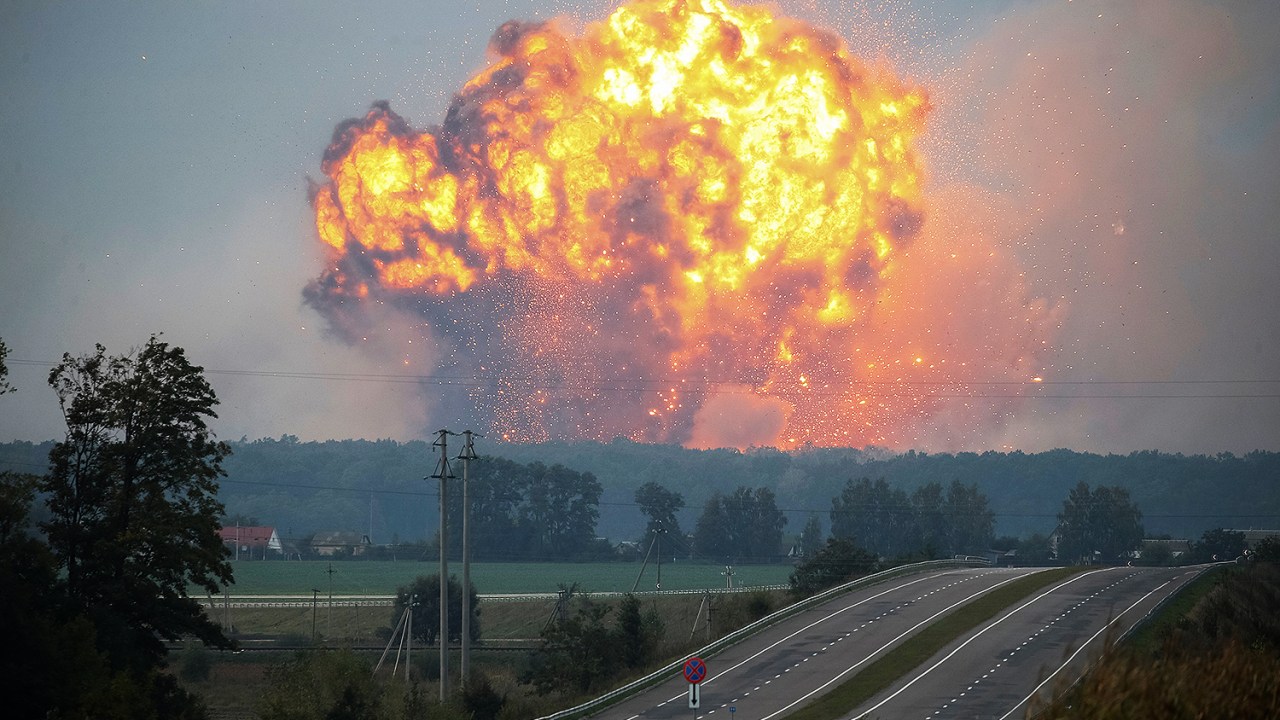 Explosão em um depósito de munições militares na Ucrânia