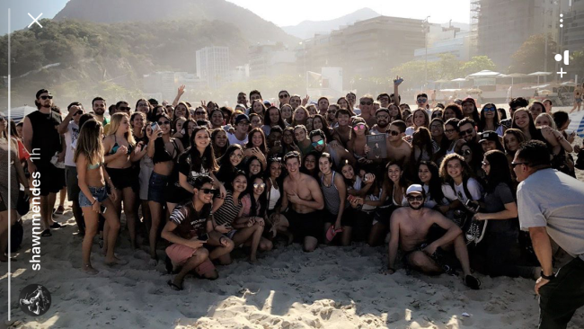 Shawn Mendes e fãs no Rio de Janeiro