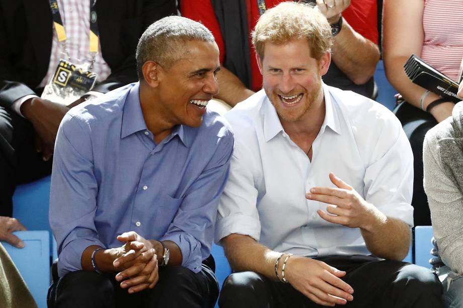 Príncipe Harry e o ex-presidente dos Estados Unidos, Barack Obama, assistem a um jogo de basquete em cadeira de rodas durante os Jogos Invictus em Toronto, no Canadá- 29/09/2017