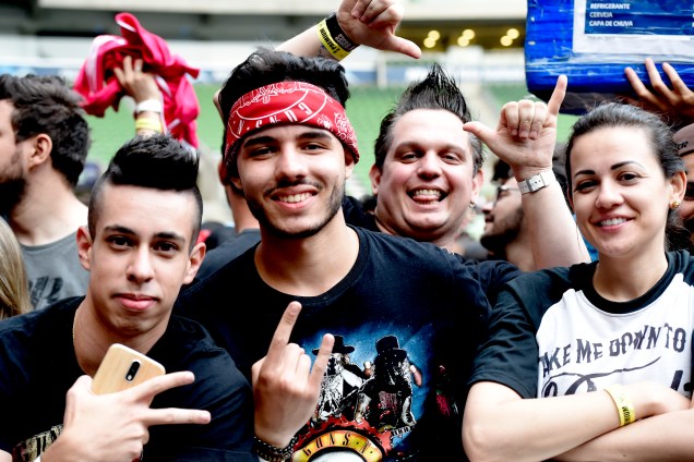 Público aguarda show da banda Guns'n'Roses no último dia do festival São Paulo Trip, no Allianz Parque