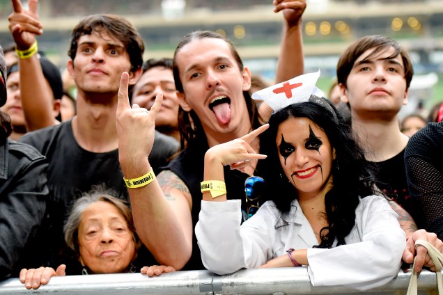 Público aguarda show da banda Guns'n'Roses e Alice Cooper no último dia do festival São Paulo Trip, no Allianz Parque