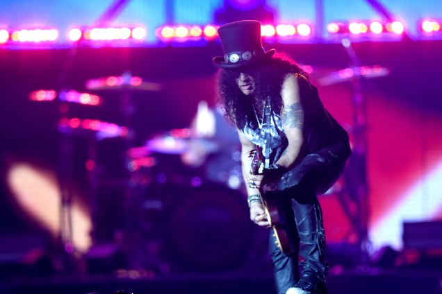 Guitarrista do Guns'n'Roses, Slash, se apresenta no palco do São Paulo Trip, no estádio do Allianz Parque