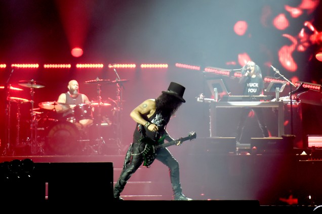 Guitarrista do Guns'n'Roses, Slash, se apresenta no palco do São Paulo Trip, no estádio do Allianz Parque