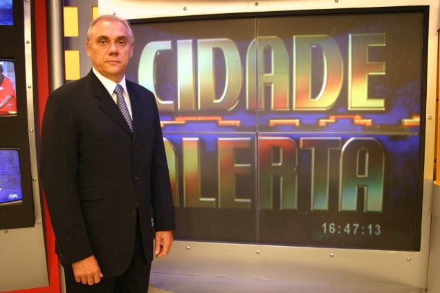 Jornalista Marcelo Rezende no comando do Cidade Alerta da Rede Record em 2004