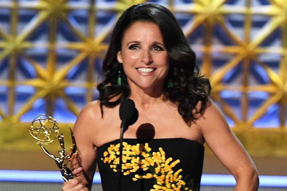 Julia Louis-Dreyfus na 69º premiação Emmy Awards, em Los Angeles - 17/09/2017 Julia Louis-Dreyfus na 69º premiação Emmy Awards, em Los Angeles - 17/09/2017