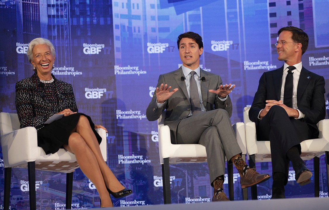Justin Trudeau veste meias com estampa do personagem Chewbacca, durante discussão na Bloomberg Global Business em Nova York