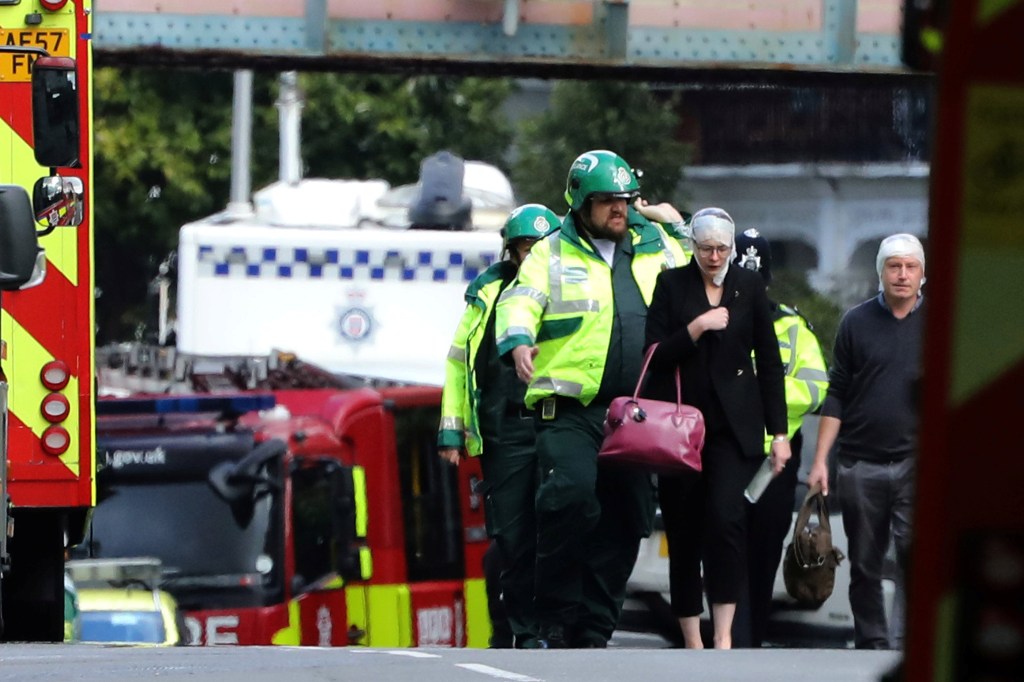 Bomba explode no metro em Londres