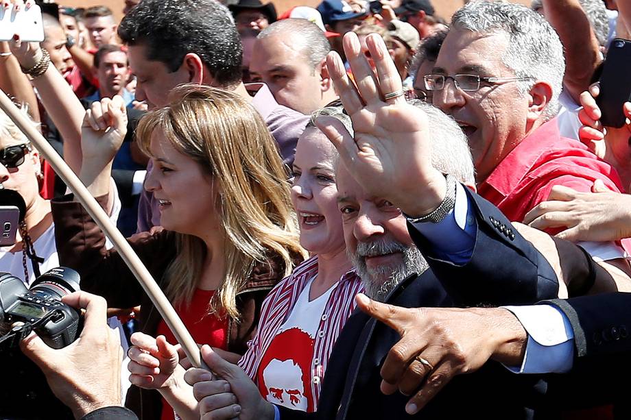 O ex-presidente Luiz Inácio Lula da Silva chega para depor ao juiz Sergio Moro na sede da Justiça Federal em Curitiba (PR) - 13/09/2017