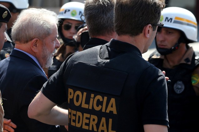 O ex-presidente Luiz Inácio Lula da Silva chega para depor ao juiz Sergio Moro na sede da Justiça Federal em Curitiba (PR) - 13/09/2017