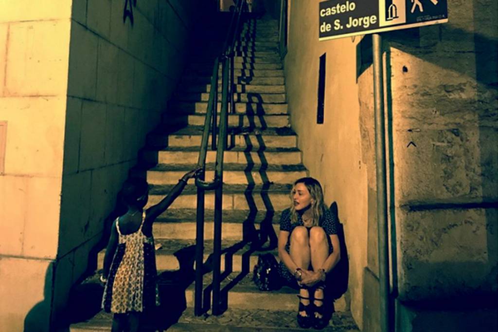 Em Lisboa – Com uma das filhas em foto do Instagram: boa música e bom vinho