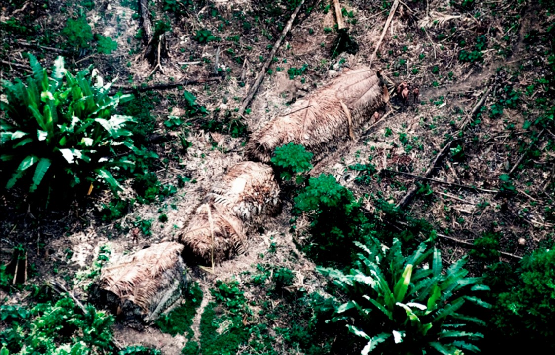 Malocas de índios isolados avistadas em 2011 pela FUNAI