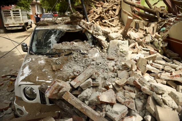 Na madrugada desta sexta-feira um terremoto de 8,2 graus atingiu a costa do Pacifico, no México, segundo as autoridades locais pelo menos 58 pessoas foram mortas Na madrugada desta sexta-feira um terremoto de 8,2 graus atingiu a costa do Pacifico, no México, segundo as autoridades locais pelo menos 58 pessoas foram mortas