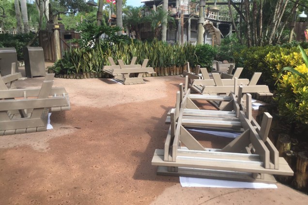 Preparativos nos parques da Disney para a chegada do Furacão Irma