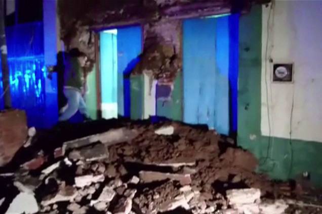 Casa fica danificada no centro de Oaxaca após um terremoto de 8,4 graus de magnitude atingir o México - 08/09/2017 Casa fica danificada no centro de Oaxaca após um terremoto de 8,4 graus de magnitude atingir o México - 08/09/2017