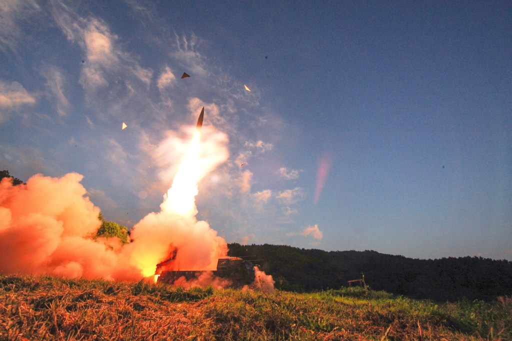 Coreia do Sul realiza teste com míssil