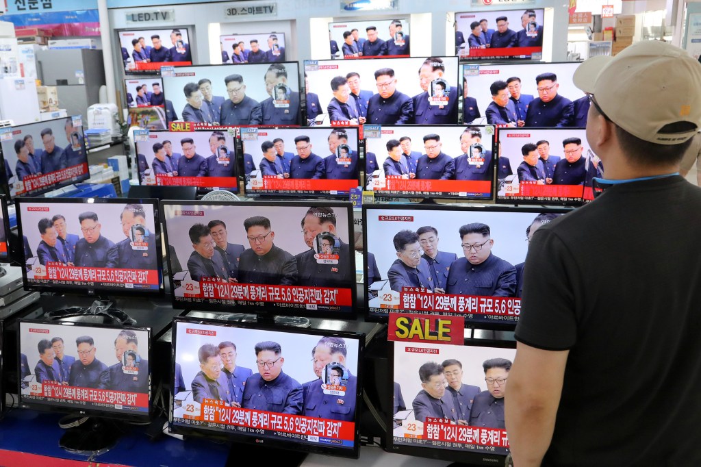 Loja de tv em Seul mostra Kim Jong Un