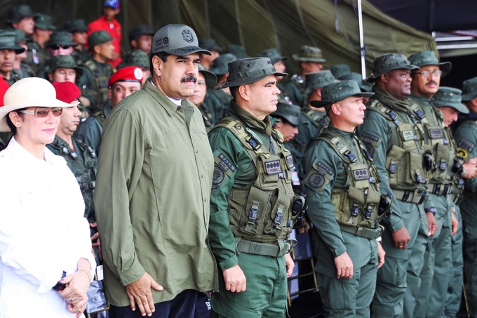 O presidente da Venezuela, Nicolás Maduro, durante parada militar, em Maracay – 26/092017