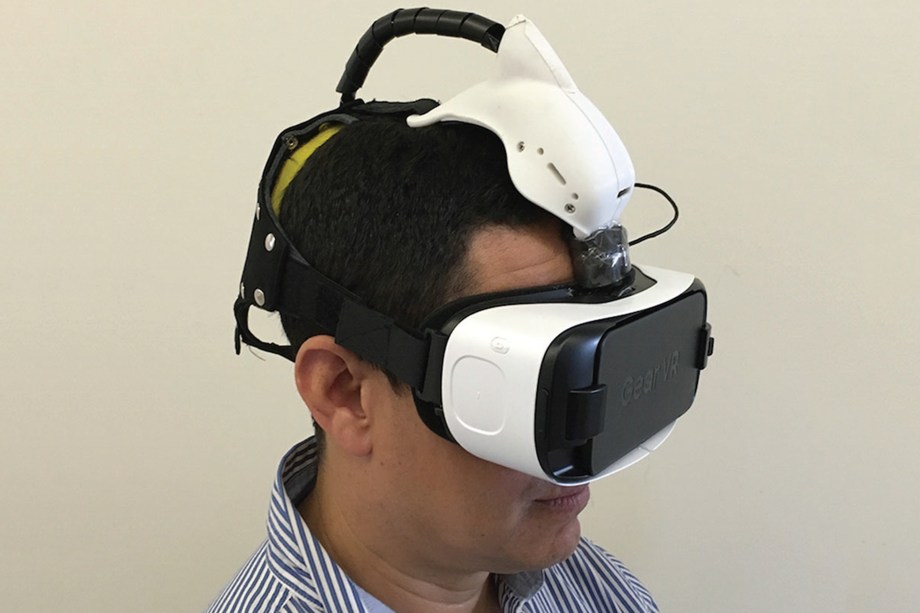 Primeiro protótipo do óculos, que utiliza a tecnologia de realidade virtual, o Samsung VR.