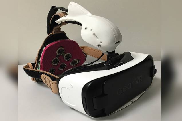 Primeiro protótipo do óculos, que utiliza a tecnologia de realidade virtual, o Samsung VR. Primeiro protótipo do óculos, que utiliza a tecnologia de realidade virtual, o Samsung VR.