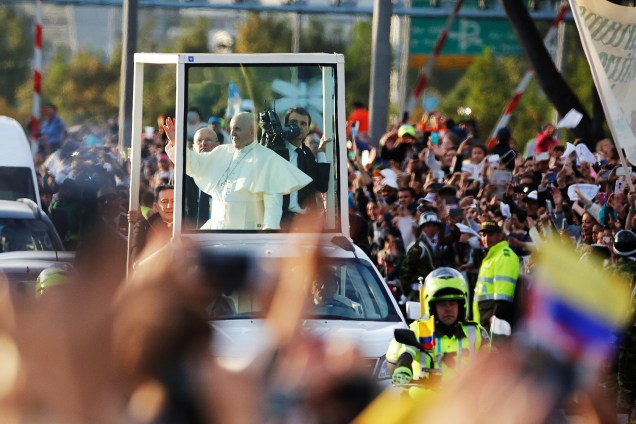 O Papa Francisco chega à capital colombiana Bogotá para promover a paz e a reconciliação - 06/09/2017
