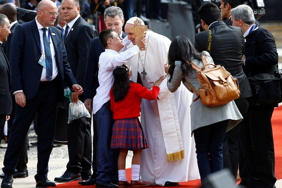 O Papa Francisco recebe crianças durante o segundo dia em Bogotá, na Colômbia - 07/09/2017