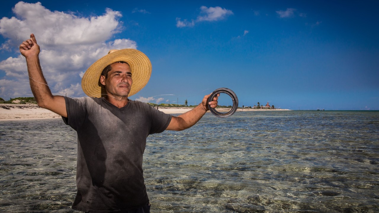 Hetor Camboa, Pescador na Praia de Santa Luzia, região de Camaguey Cuba