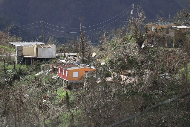 Casas destruídas após a passagem do furacão Maria são vistas na região de Progreso Barrio Pulguillas, Porto Rico