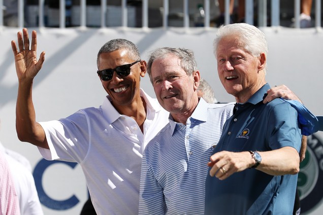 Ex-presidentes dos Estados Unidos, Barack Obama, George W. Bush e Bill Clinton, durante a Copa dos Presidentes, evento de golfe que acontece em Jersey City, New Jersey
