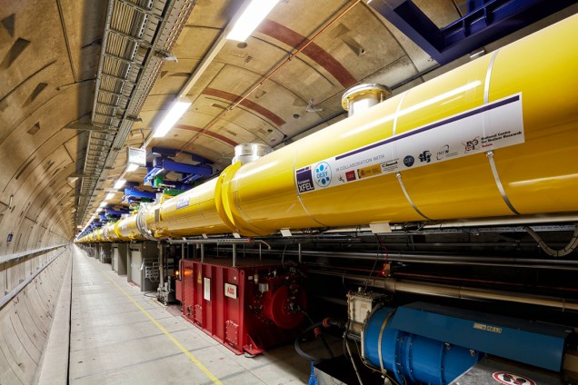 Acelerador de partículas do XFEL. O laser é composto por um túnel de 3,4 quilômetros de comprimento