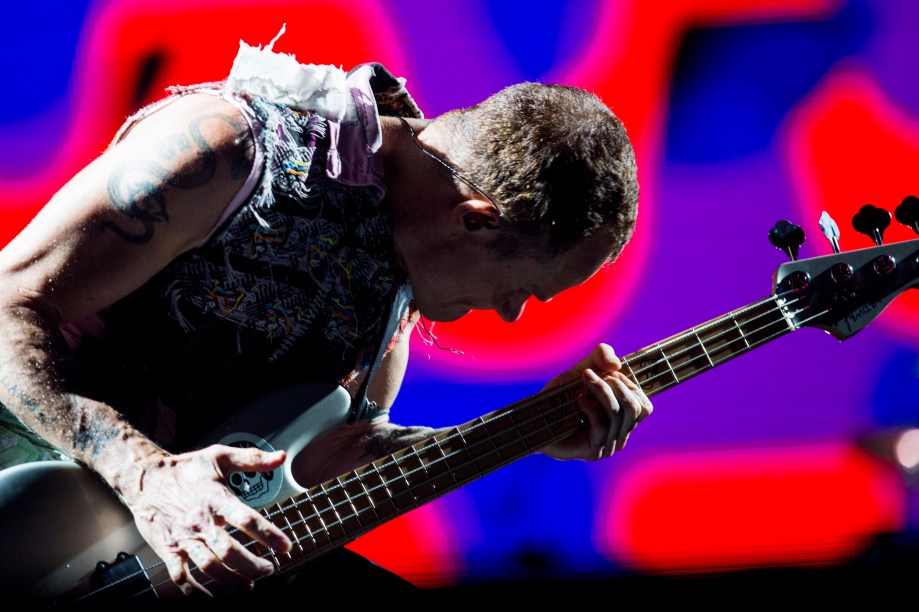 Baixista da banda Red Hot Chilli Peppers, Flea, durante performance no palco do Rock in Rio
