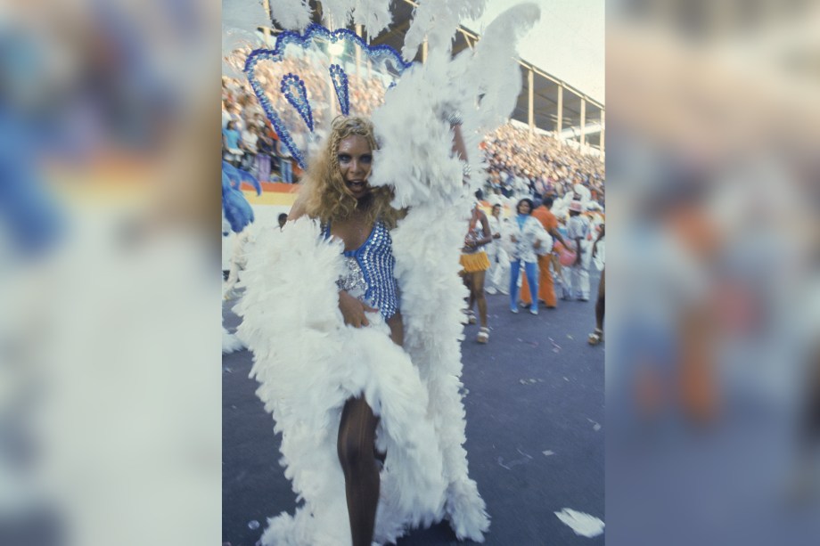 Rogéria durante desfile de carnaval na Ilha do Governador - 02/01/1977