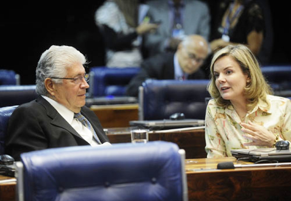 O ministro Paulo Pimenta e o presidente Luiz Inácio Lula da Silva, durante anúncio de medidas relacionadas ao Rio Grande do Sul, em São Leopoldo, na quarta-feira