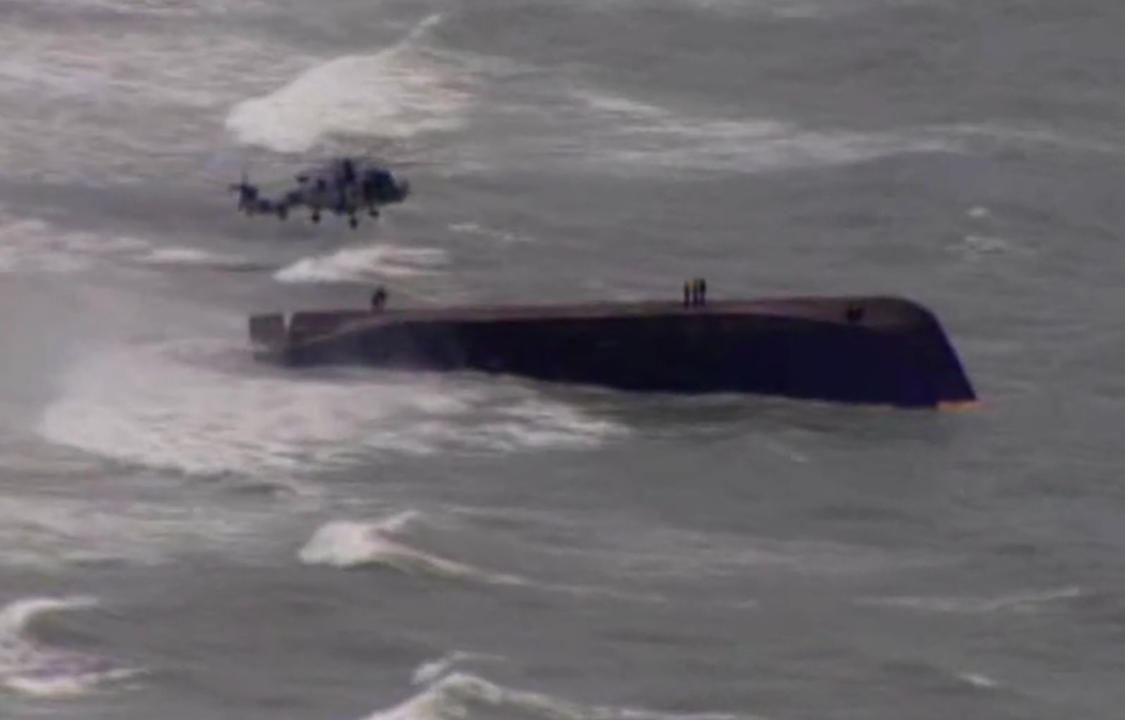 Guarda-costeira britânica resgata vítimas do furacão Maria