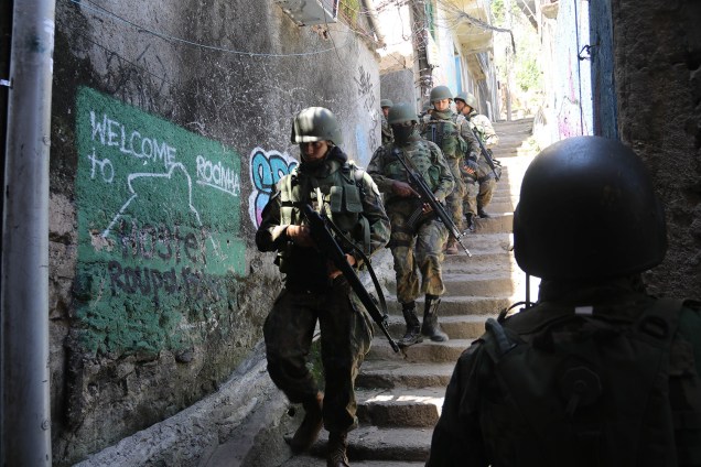 Operações das Forças Armadas durante o segundo dia de ocupação na Rocinha, no Rio - 23/09/2017