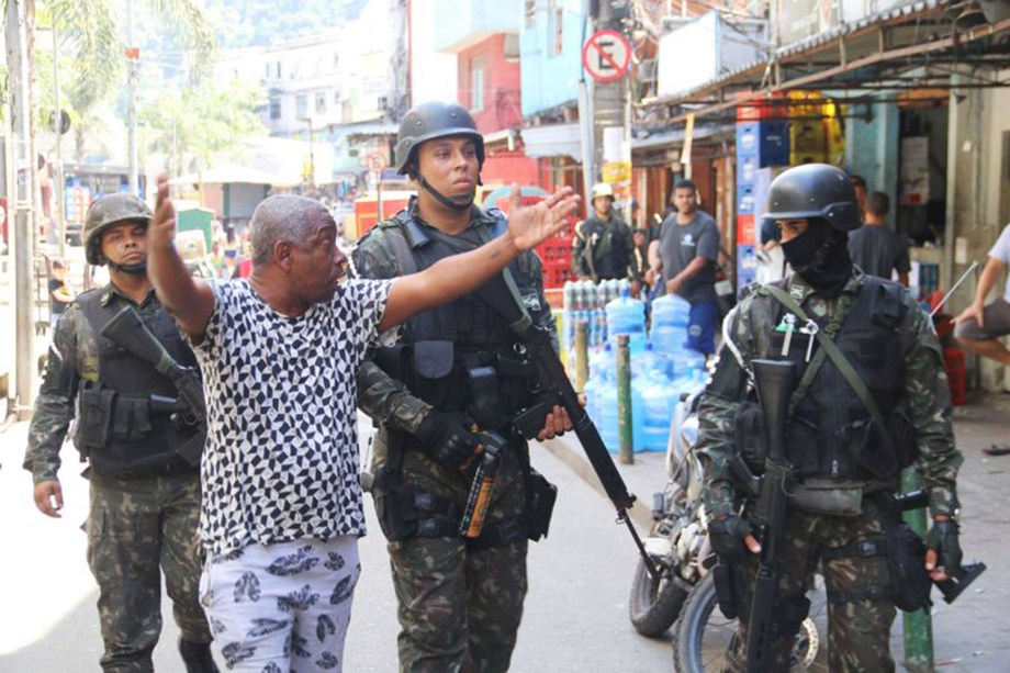 Operações das Forças Armadas durante o segundo dia de ocupação na Rocinha, no Rio - 23/09/2017