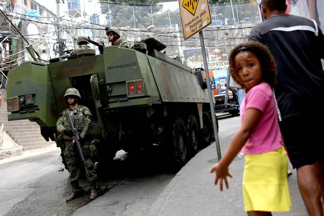 Operações das Forças Armadas durante o terceiro dia de ocupação na Rocinha, no Rio - 24/09/2017