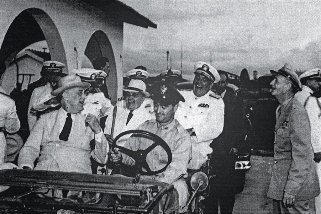 O Presidente Roosevelt,quando de sua visita ao Brasil,durante a II Guerra Mundial,encontrou-se en Natal-RN com Getúlio Vargas,em um Jeep na base aerea de Parnamirim. ©Arquivo do Estado.