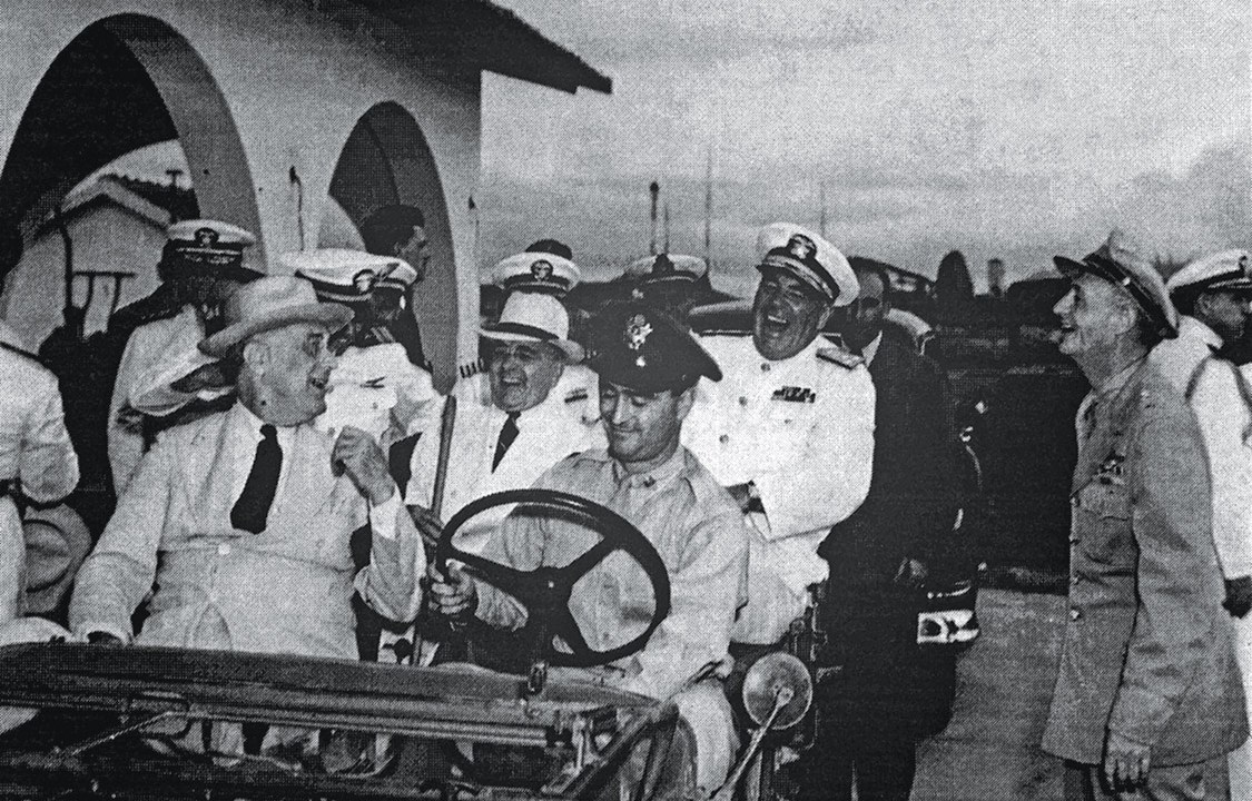 O Presidente Roosevelt,quando de sua visita ao Brasil,durante a II Guerra Mundial,encontrou-se en Natal-RN com Getúlio Vargas,em um Jeep na base aerea de Parnamirim. ©Arquivo do Estado.