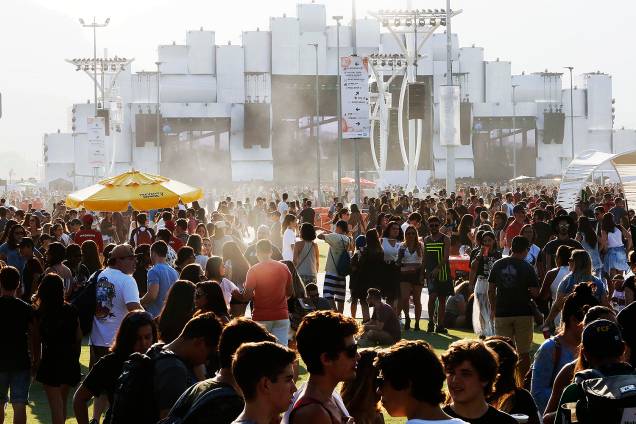 Movimentação do público no Parque Olímpico, na Barra da Tijuca, zona oeste do Rio de Janeiro (RJ), para o segundo dia de shows do Rock In Rio - 16/09/2017 Movimentação do público no Parque Olímpico, na Barra da Tijuca, zona oeste do Rio de Janeiro (RJ), para o segundo dia de shows do Rock In Rio - 16/09/2017
