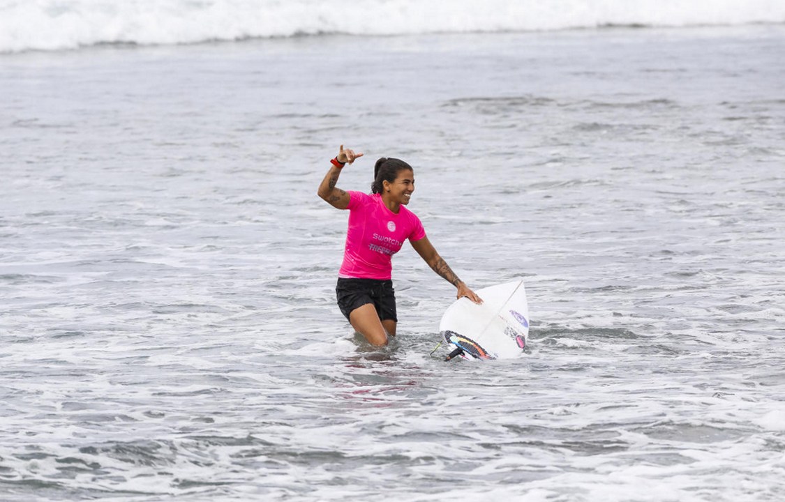 Silvana Lima avança em etapas no Mundial de Surfe, na Califórnia