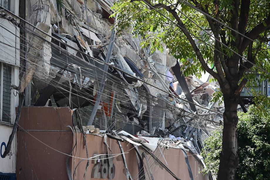 Prédio fica com fachada completamente destruída após terremoto atingir a Cidade do México, capital mexicana