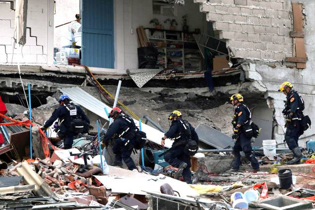 Equipes de resgate procuram por sobreviventes após novo terremoto atingir a Cidade do México - 23/09/2017
