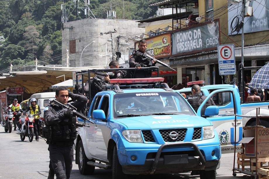 Tiroteio em um dos acessos à favela da Rocinha, na Zona Sul do Rio de Janeiro, fecha a autoestrada Lagoa-Barra nos dois sentidos. - 22/09/2017