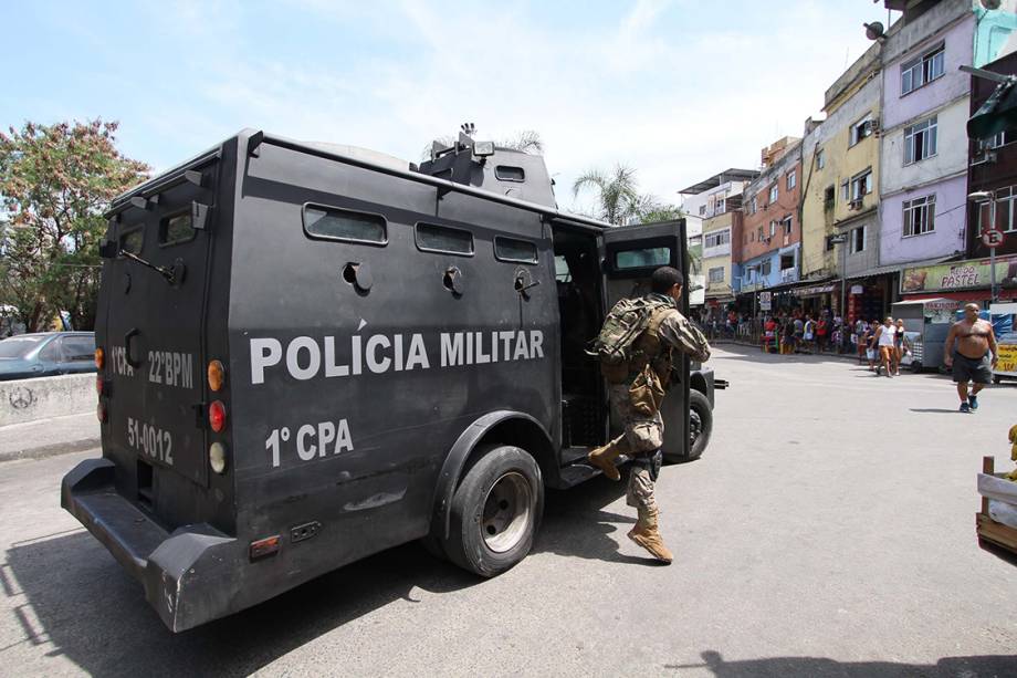 Tiroteio em um dos acessos à favela da Rocinha, na Zona Sul do Rio de Janeiro, fecha a autoestrada Lagoa-Barra nos dois sentidos.