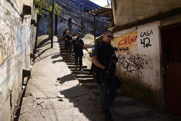 Tiroteio num dos acessos à favela da Rocinha, na Zona Sul do Rio de Janeiro, fecha a autoestrada Lagoa-Barra nos dois sentidos - 22/09/2017