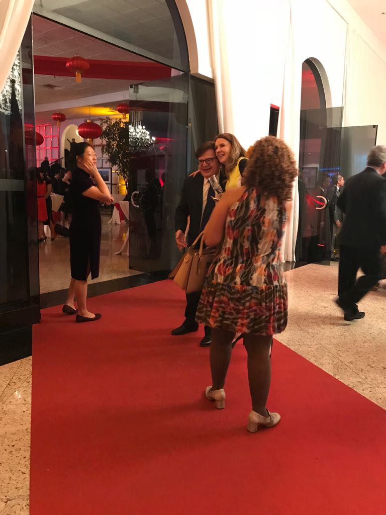 Senadora do PCdoB afaga ministro que pediu cassação de Dilma