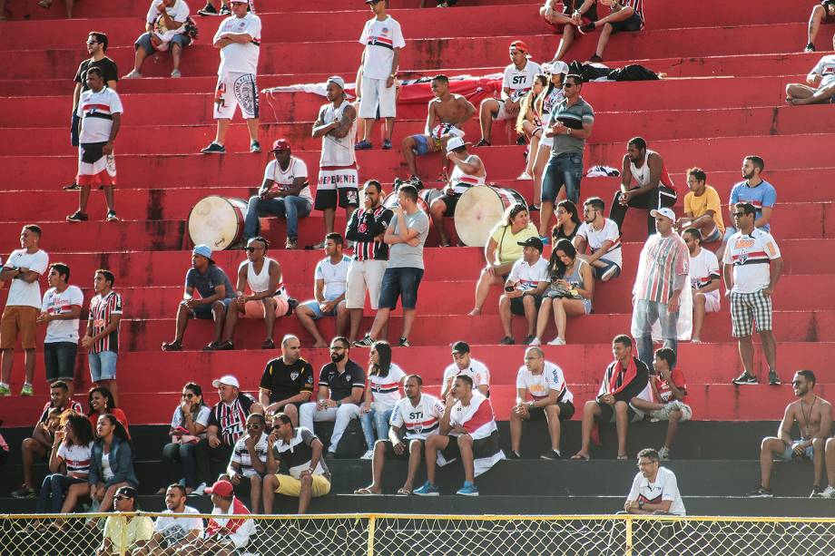 Torcida do São Paulo no Barradão para assistir o jogo contra o Vitória, em partida valida pela 24ª rodada do Campeonato Brasileiro 2017